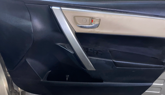2016 Toyota Corolla Altis GL PETROL, Petrol, Manual, 51,727 km, Driver Side Door Panels Control