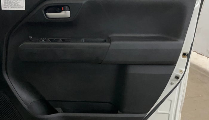 2022 Maruti New Wagon-R VXI CNG 1.0, CNG, Manual, 23,371 km, Driver Side Door Panels Control
