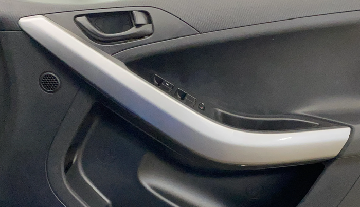 2020 Tata NEXON XM PETROL, Petrol, Manual, 73,111 km, Driver Side Door Panels Control