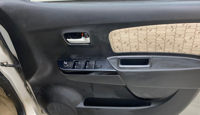 2017 Maruti Wagon R 1.0 VXI, Petrol, Manual, 59,415 km, Driver Side Door Panels Control