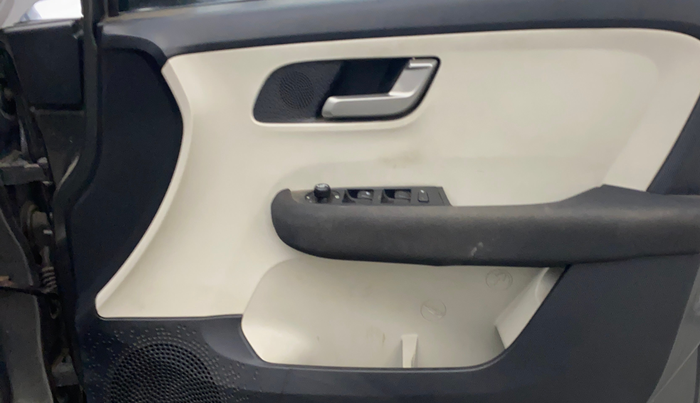 2023 Tata ALTROZ XZ CNG, CNG, Manual, 45,505 km, Driver Side Door Panels Control