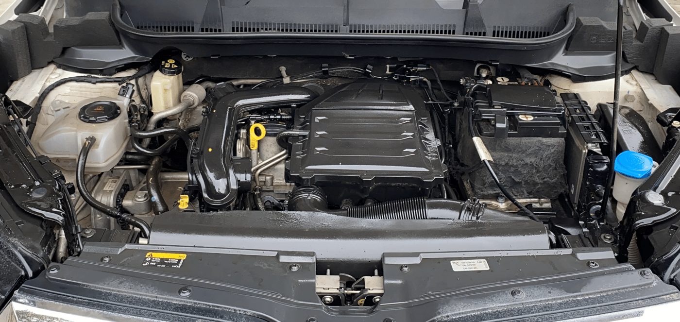 2023 Skoda KUSHAQ AMBITION 1.0L TSI AT, Petrol, Automatic, 25,209 km, Engine View