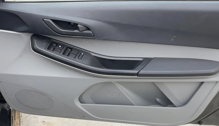 2021 Tata Tiago XZA PETROL, Petrol, Automatic, 42,883 km, Driver Side Door Panels Control