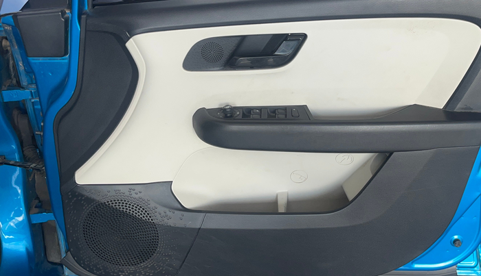 2021 Tata ALTROZ XM PLUS PETROL, Petrol, Manual, 54,967 km, Driver Side Door Panels Control