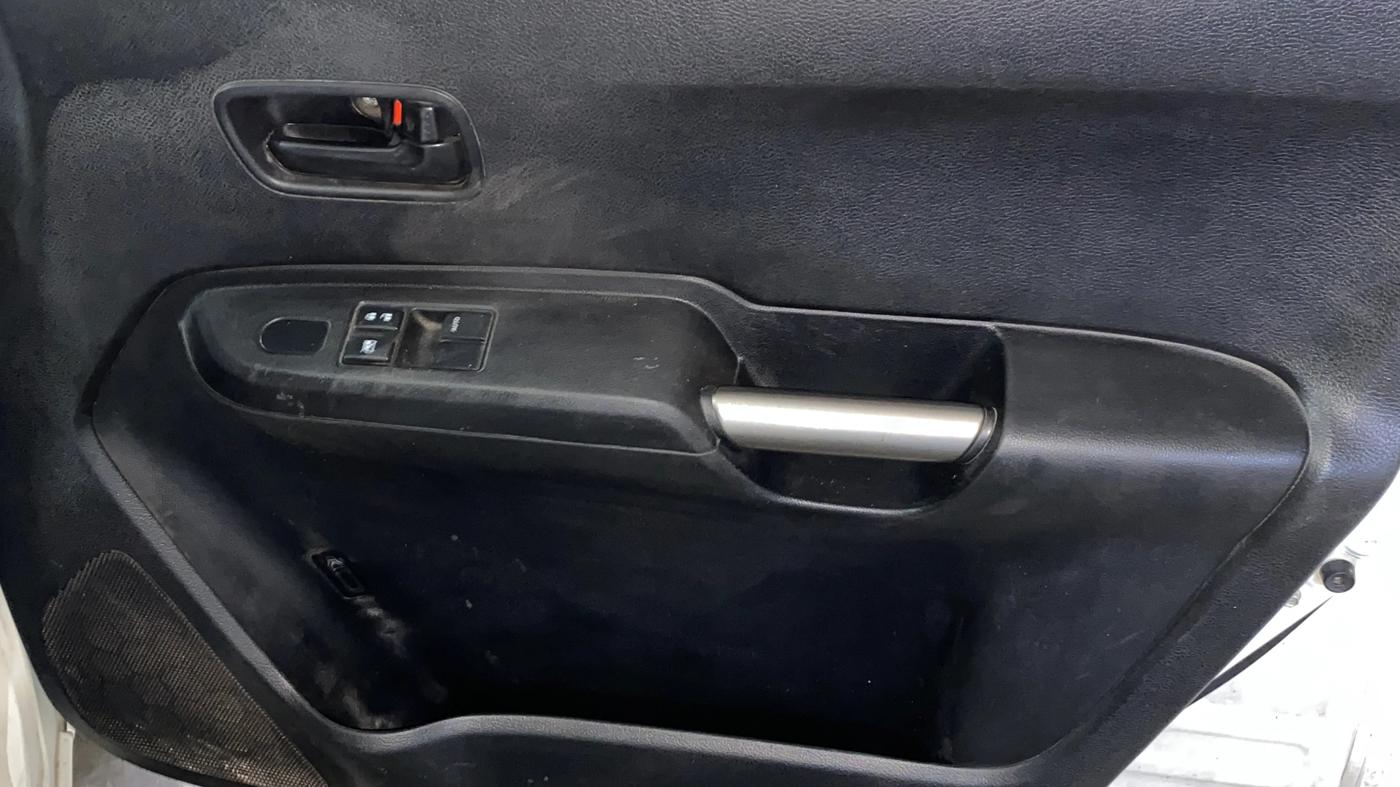 2019 Maruti IGNIS SIGMA 1.2, Petrol, Manual, 65,157 km, Driver Side Door Panels Control