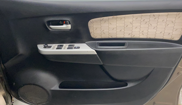 2016 Maruti Wagon R 1.0 VXI, CNG, Manual, 58,047 km, Driver Side Door Panels Control