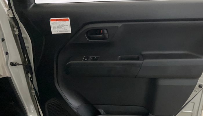 2021 Maruti New Wagon-R LXI CNG 1.0, CNG, Manual, 75,805 km, Driver Side Door Panels Control