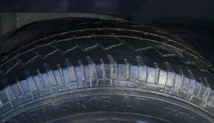2015 Mahindra TUV300 T8, Diesel, Manual, 1,48,651 km, Right Rear Tyre Tread