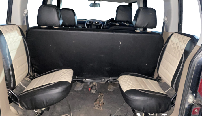 2015 Mahindra TUV300 T8, Diesel, Manual, 1,48,651 km, Boot Inside