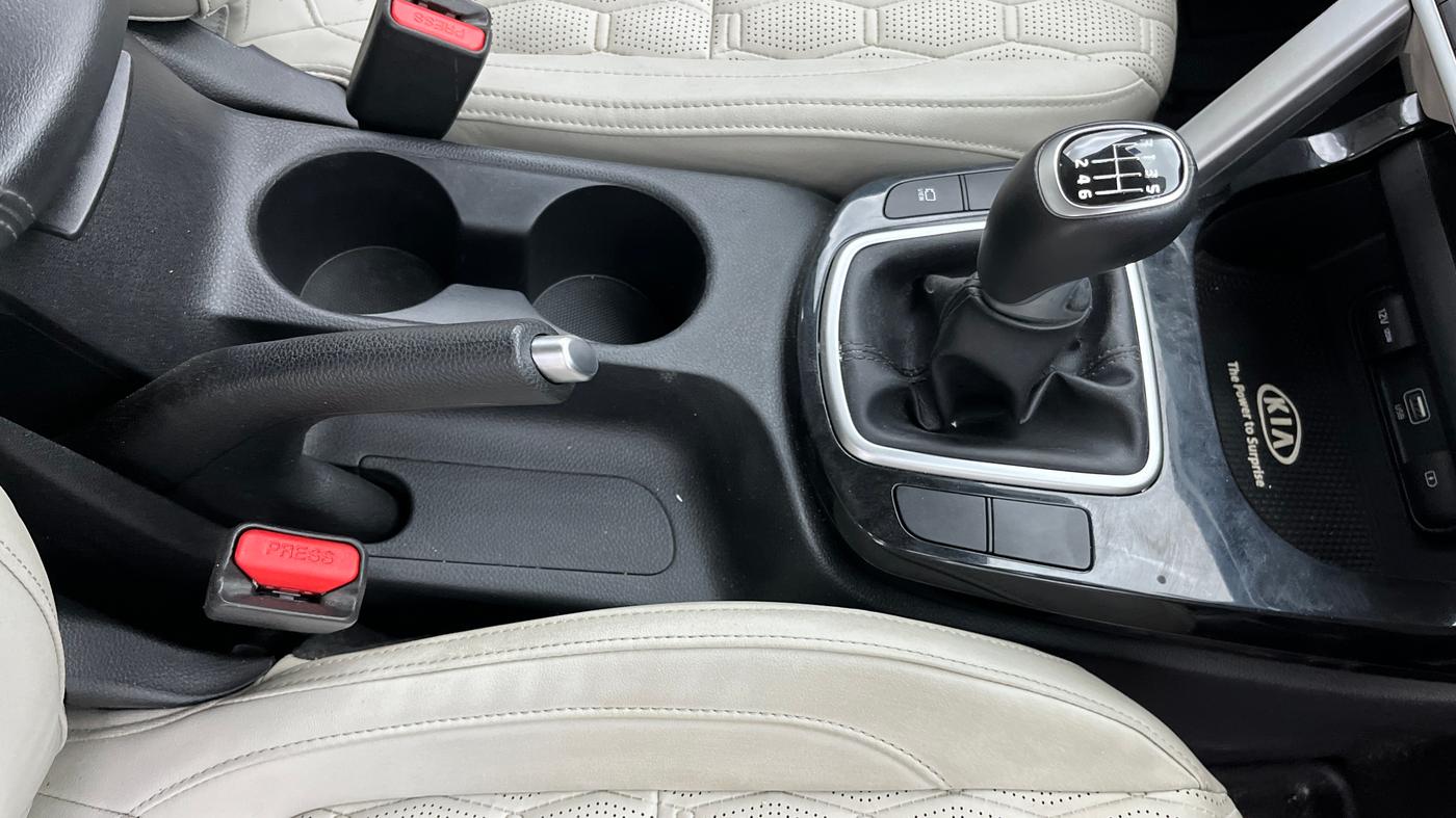 2020 KIA SELTOS HTX 1.5 PETROL, Petrol, Manual, 26,071 km, Gear Lever