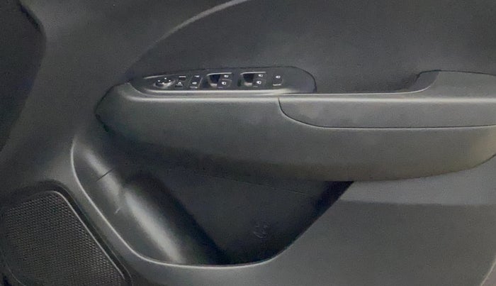 2021 Hyundai VENUE SX PLUS 1.0 TURBO DCT, Petrol, Automatic, 1,00,927 km, Driver Side Door Panels Control