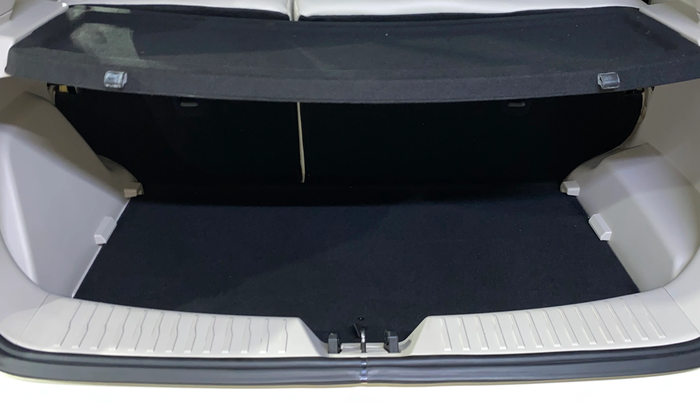 2021 Mahindra XUV300 W8 (O) 1.2 PETROL, Petrol, Manual, 8,135 km, Boot Inside