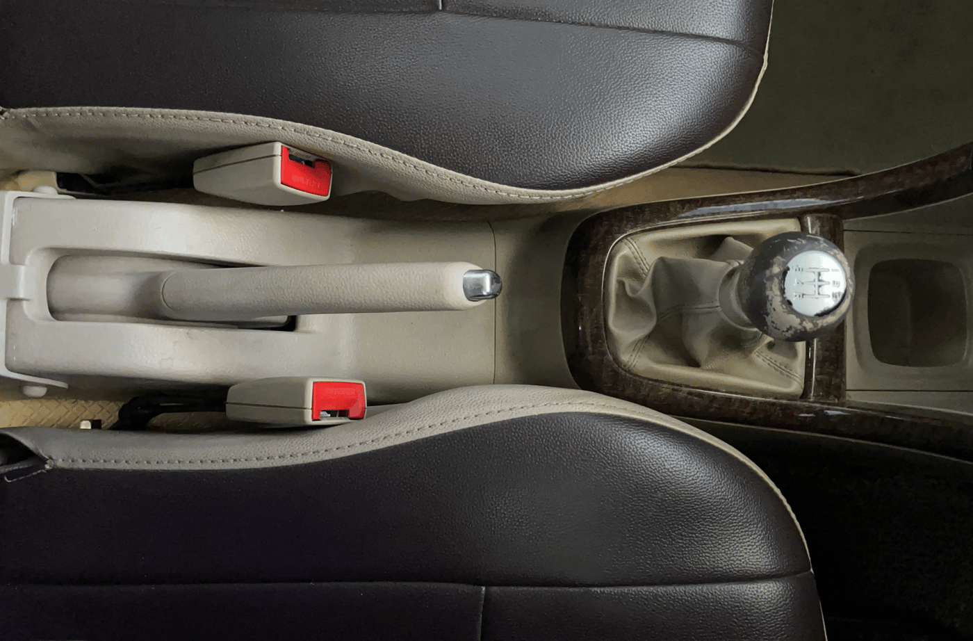 2017 Maruti Dzire VXI, Petrol, Manual, 1,09,972 km, Gear Lever
