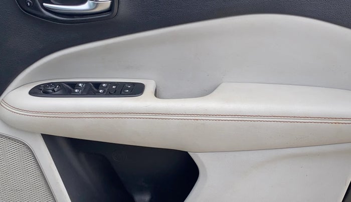 2018 Jeep Compass LIMITED PLUS PETROL AT, Petrol, Automatic, 76,096 km, Driver Side Door Panels Control