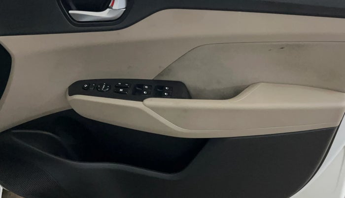 2019 Hyundai Verna 1.6 VTVT SX, Petrol, Manual, 74,825 km, Driver Side Door Panels Control