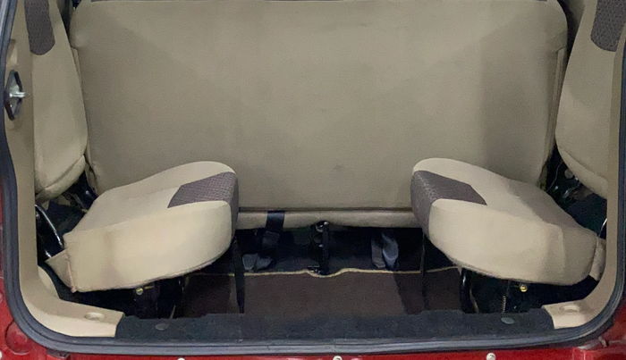 2016 Mahindra TUV300 T8, Diesel, Manual, 28,751 km, Boot Inside