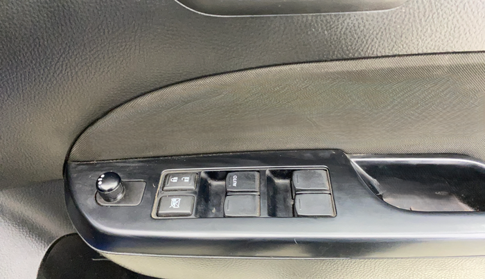 2013 Maruti Swift VXI, Petrol, Manual, 52,733 km, Driver Side Door Panels Control