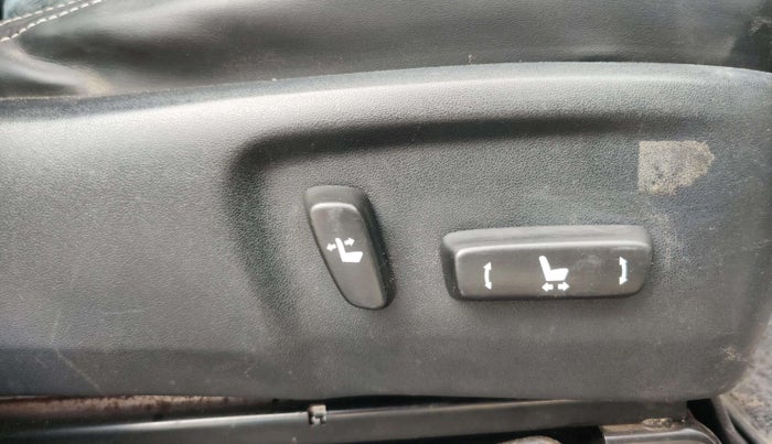2017 Toyota Innova Crysta 2.4 ZX 7 STR, Diesel, Manual, 84,426 km, Driver Side Adjustment Panel