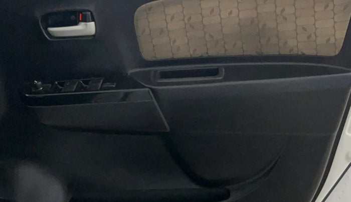 2018 Maruti Wagon R 1.0 VXI, Petrol, Manual, 65,917 km, Driver Side Door Panels Control