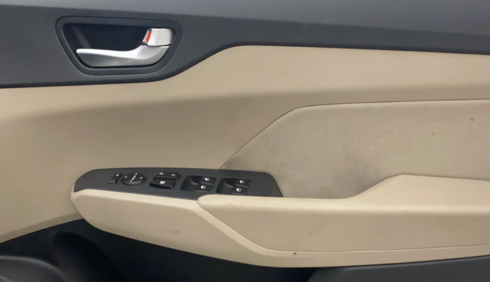 2018 Hyundai Verna 1.4 EX PETROL, Petrol, Manual, 53,546 km, Driver Side Door Panels Control