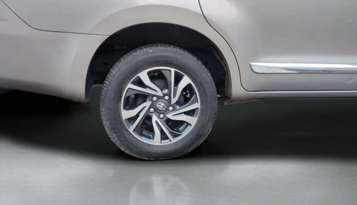 2024 Toyota Innova Crysta GX Plus 7 STR , Diesel, Manual, 13,494 km, Right Rear Wheel