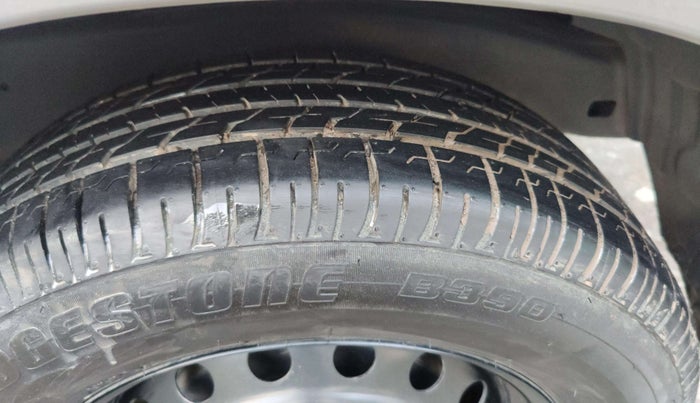 2024 Toyota Innova Crysta GX Plus 7 STR , Diesel, Manual, 13,494 km, Left Front Tyre Tread