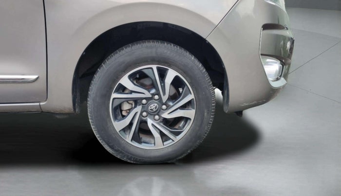 2024 Toyota Innova Crysta GX Plus 7 STR , Diesel, Manual, 13,494 km, Right Front Wheel