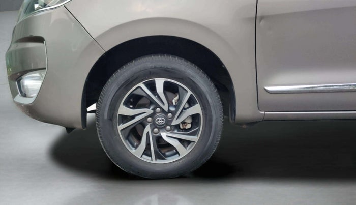 2024 Toyota Innova Crysta GX Plus 7 STR , Diesel, Manual, 13,494 km, Left Front Wheel