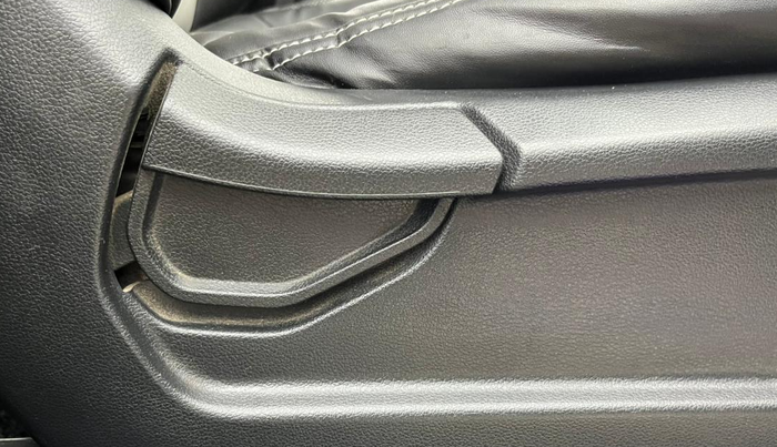 2020 Hyundai VENUE S 1.2, Petrol, Manual, 75,321 km, Driver Side Adjustment Panel