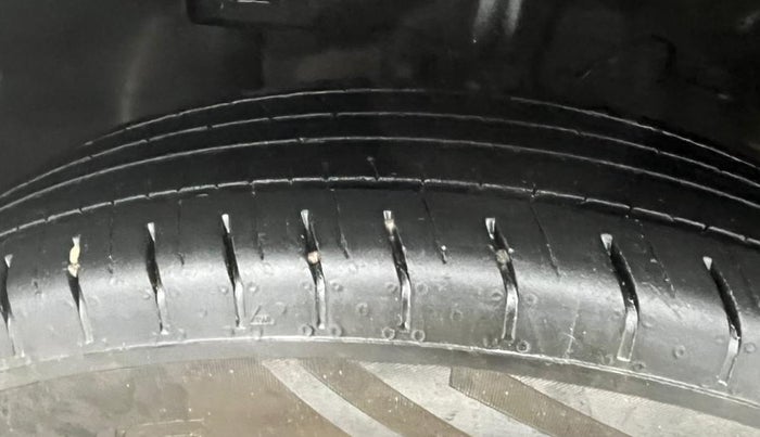 2020 Hyundai VENUE S 1.2, Petrol, Manual, 75,321 km, Right Front Tyre Tread