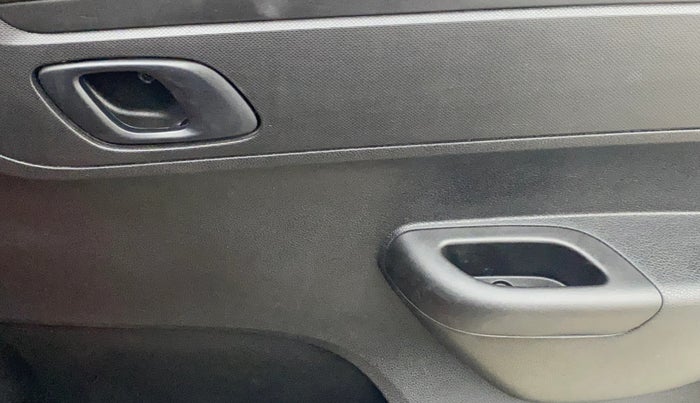 2018 Renault Kwid RXT 1.0 AMT (O), Petrol, Automatic, 6,723 km, Driver Side Door Panels Control