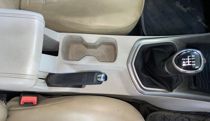 2022 Mahindra XUV300 W8 1.2 PETROL, Petrol, Manual, 36,559 km, Gear Lever
