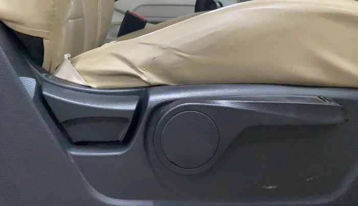 2022 Mahindra XUV300 W8 1.2 PETROL, Petrol, Manual, 36,559 km, Driver Side Adjustment Panel