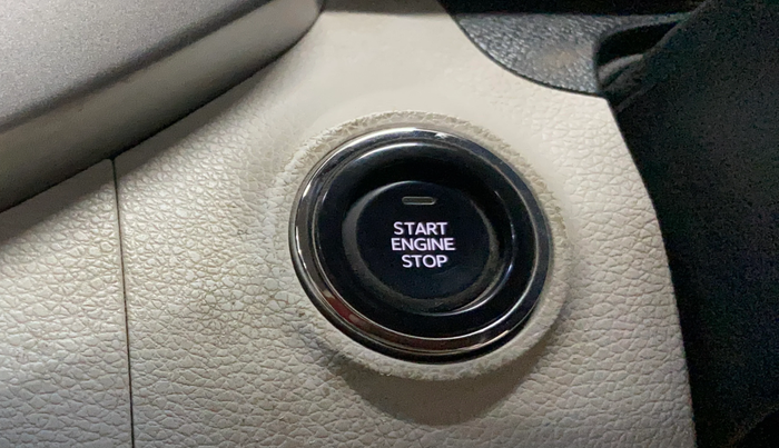 2022 Mahindra XUV300 W8 1.2 PETROL, Petrol, Manual, 36,559 km, Keyless Start/ Stop Button