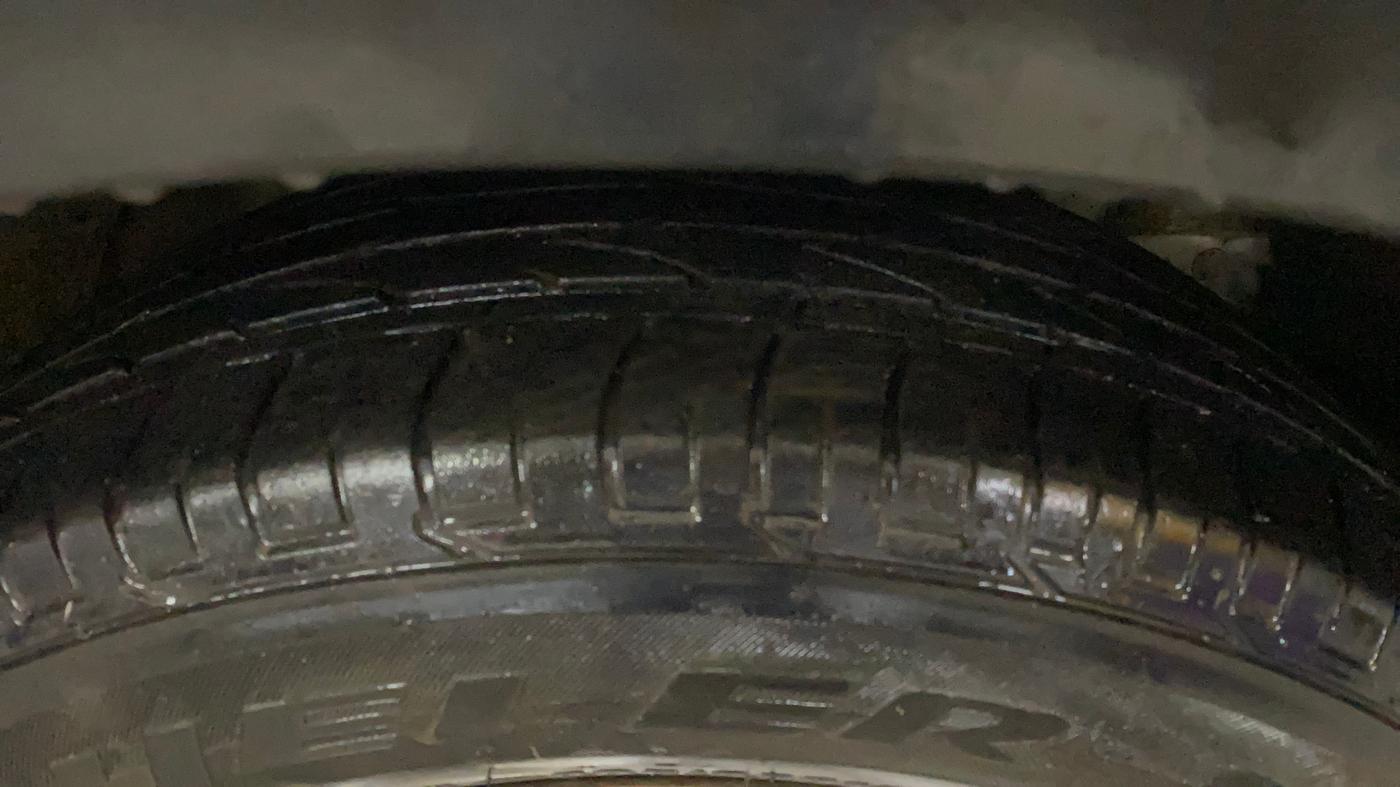 2022 Mahindra XUV300 W8 1.2 PETROL, Petrol, Manual, 36,559 km, Right Rear Tyre Tread