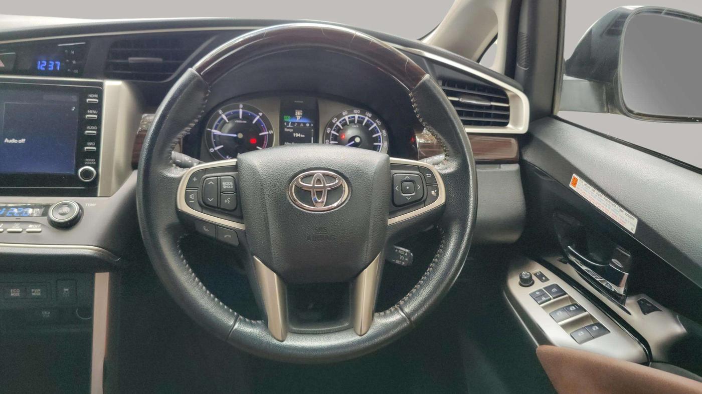 2022 Toyota Innova Crysta 2.4 ZX AT 7 STR, Diesel, Automatic, 1,05,299 km, Steering Wheel Close Up