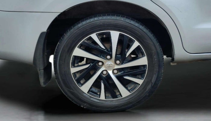 2022 Toyota Innova Crysta 2.4 ZX AT 7 STR, Diesel, Automatic, 1,05,299 km, Right Rear Wheel