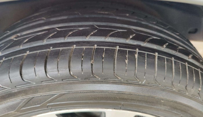 2022 Toyota Innova Crysta 2.4 ZX AT 7 STR, Diesel, Automatic, 1,05,299 km, Left Front Tyre Tread