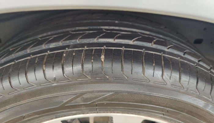2022 Toyota Innova Crysta 2.4 ZX AT 7 STR, Diesel, Automatic, 1,05,299 km, Left Rear Tyre Tread
