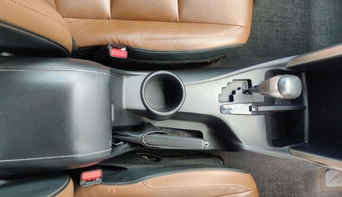 2022 Toyota Innova Crysta 2.4 ZX AT 7 STR, Diesel, Automatic, 1,05,299 km, Gear Lever