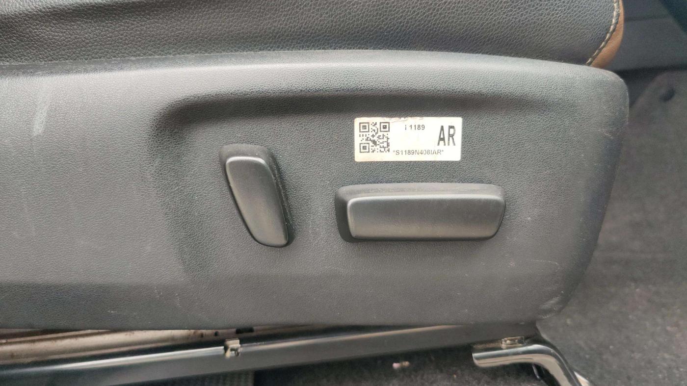 2022 Toyota Innova Crysta 2.4 ZX AT 7 STR, Diesel, Automatic, 1,05,299 km, Driver Side Adjustment Panel