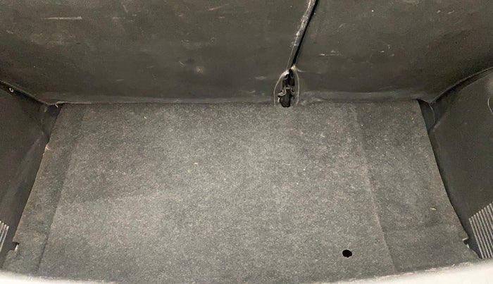 2015 Maruti Swift VXI, Petrol, Manual, 69,289 km, Boot Inside