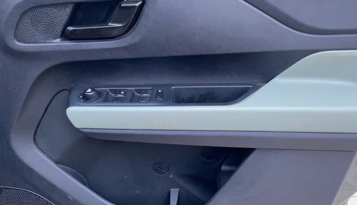 2022 Tata PUNCH ADVENTURE MT, Petrol, Manual, 33,223 km, Driver Side Door Panels Control