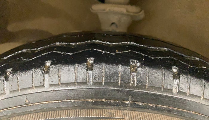 2022 Maruti Eeco 5 STR AC CNG (O), CNG, Manual, 15,532 km, Left Front Tyre Tread