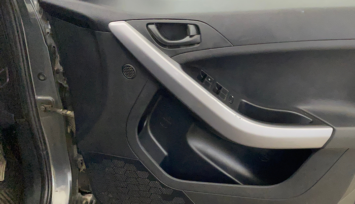 2022 Tata NEXON XM SUNROOF PETROL, Petrol, Manual, 32,800 km, Driver Side Door Panels Control