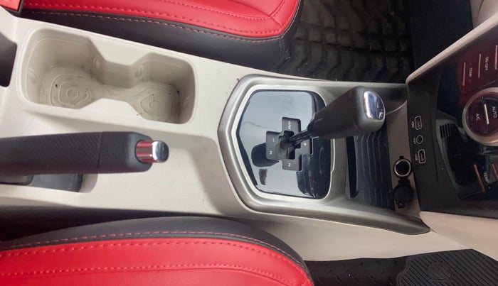 2019 Mahindra XUV300 W8 (O) 1.5 DIESEL AMT, Diesel, Automatic, 64,912 km, Gear Lever