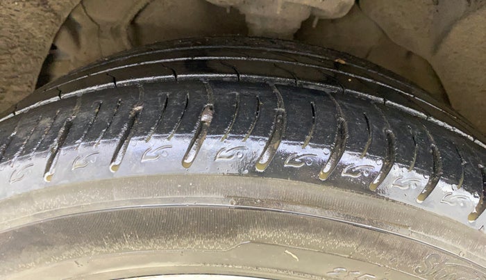 2019 Mahindra XUV300 W8 (O) 1.5 DIESEL AMT, Diesel, Automatic, 64,912 km, Left Front Tyre Tread