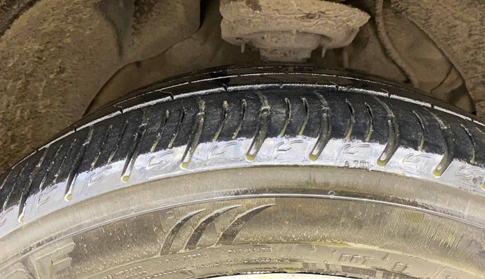 2019 Mahindra XUV300 W8 (O) 1.5 DIESEL AMT, Diesel, Automatic, 64,912 km, Right Front Tyre Tread