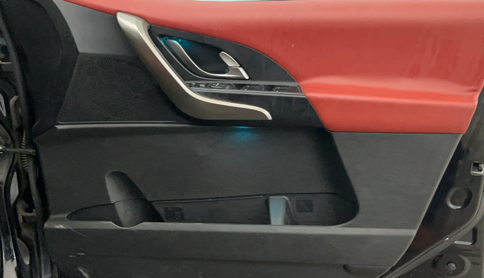 2019 Mahindra XUV500 W7 AT, Diesel, Automatic, 61,362 km, Driver Side Door Panels Control