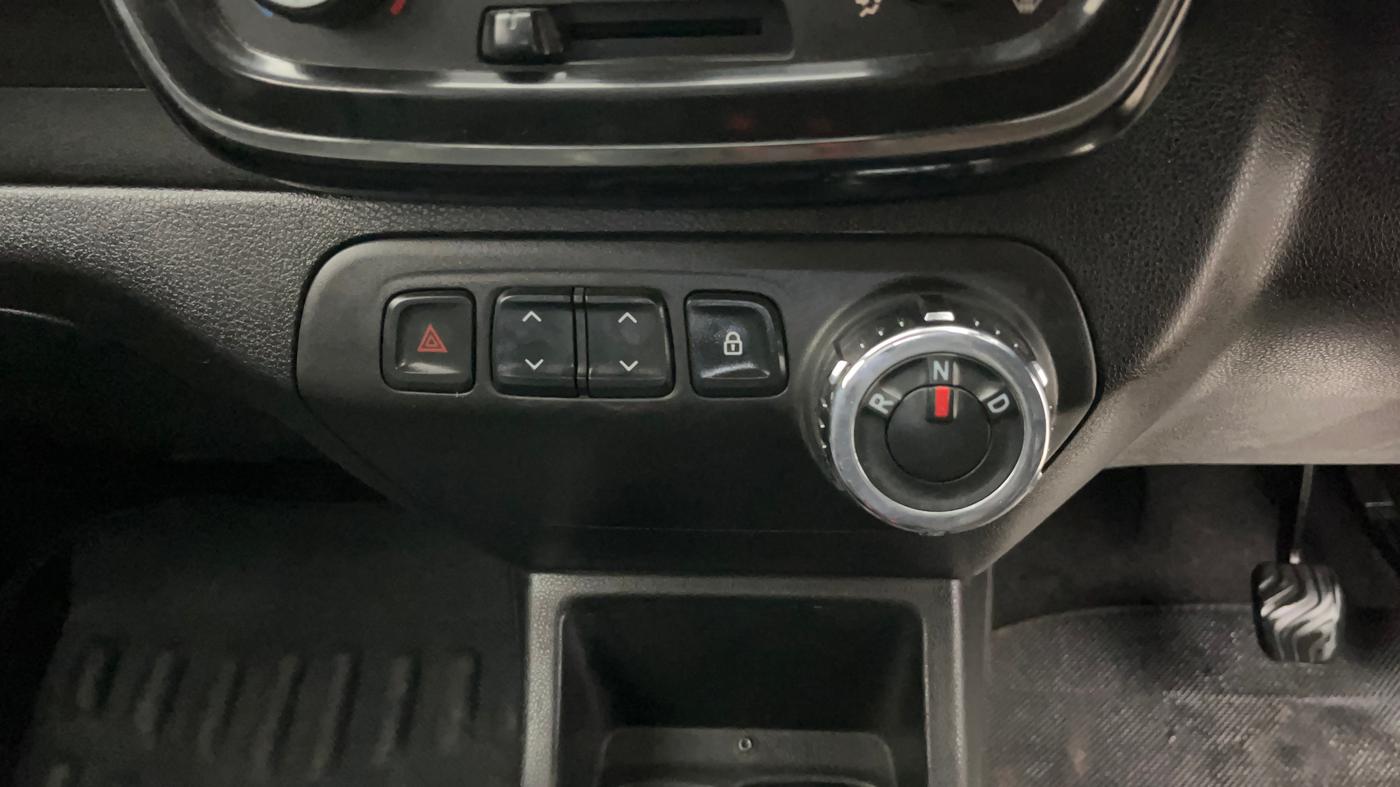 2017 Renault Kwid RXT 1.0 AMT (O), Petrol, Automatic, 49,444 km, Gear Lever